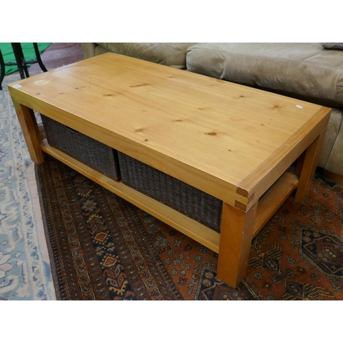 425 - Coffee table with wicker drawers - Approx size W: 120cm D: 60cm H: 40cm