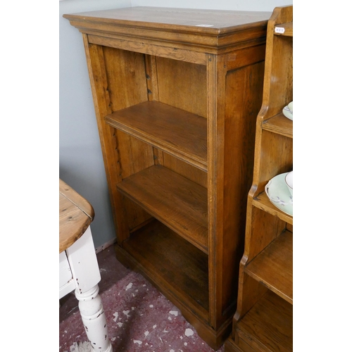 436 - Oak bookshelf