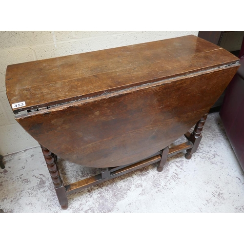 453 - Antique oak gateleg table