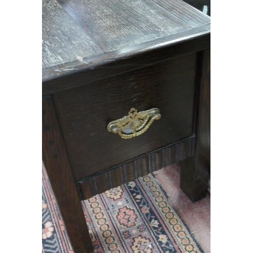 491 - Small oak chest