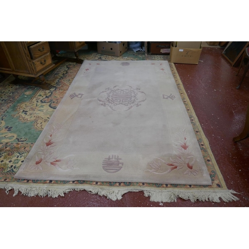 517 - Chinese carpet - Approx size: 247cm x 153cm