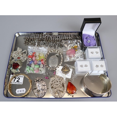 72 - Collection of jewellery to include silver