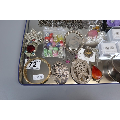 72 - Collection of jewellery to include silver