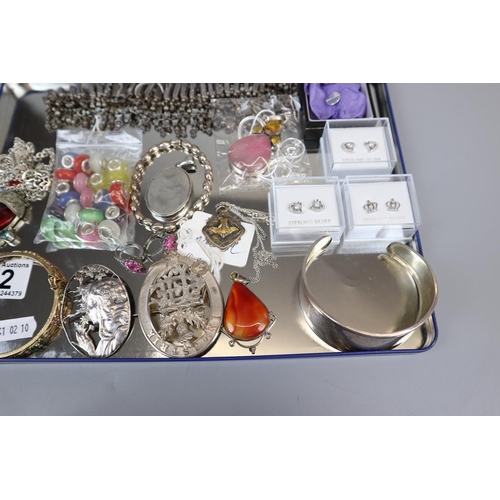 72 - Collection of jewellery to include silver