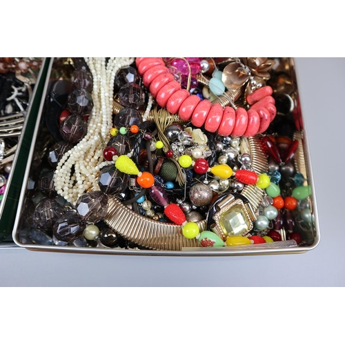 77 - Large quantity of costume jewellery