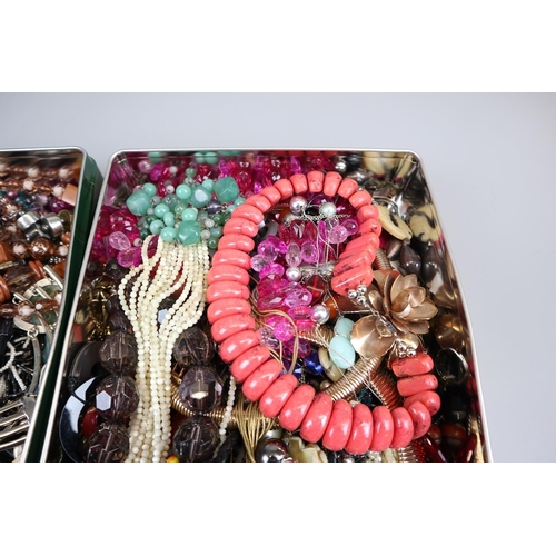 77 - Large quantity of costume jewellery