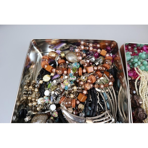 77 - Large quantity of costume jewellery