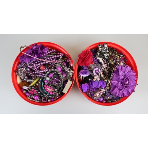 78 - Large quantity of costume jewellery