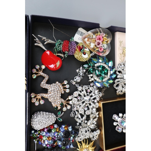 84 - Collection of jewellery - Mostly brooches