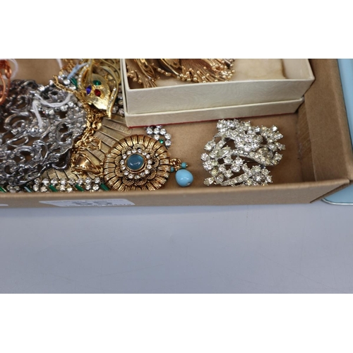 85 - Large quantity of costume jewellery