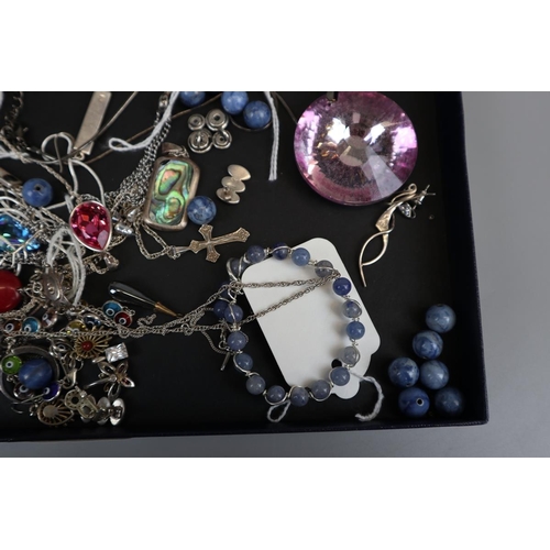 88 - Collection of jewellery to include silver