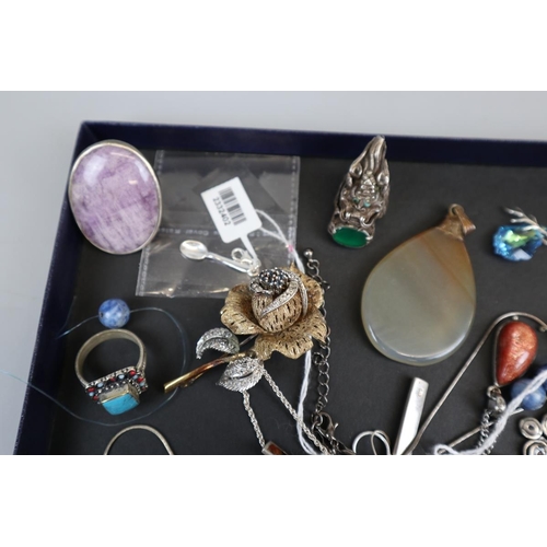 88 - Collection of jewellery to include silver