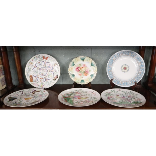 145 - Collection of plates to include Wedgwood Florentine & Royal Worcester