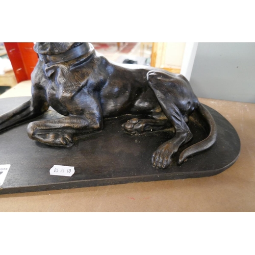 167 - Bronzed dog figure on wooden plinth - Approx. L: 42cm