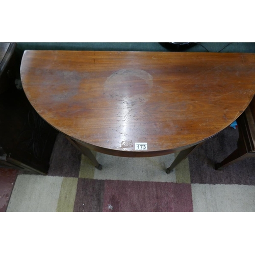 173 - Georgian mahogany tea table