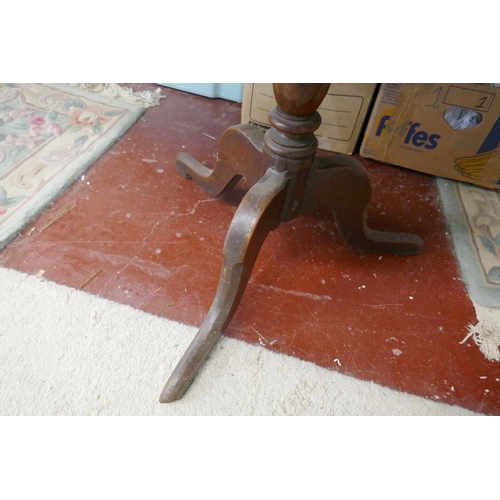 186 - Oak tilt top tripod table