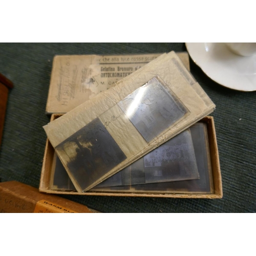 193 - Wooden stereoscope - Matty - Paris and 3 boxes of glass slides