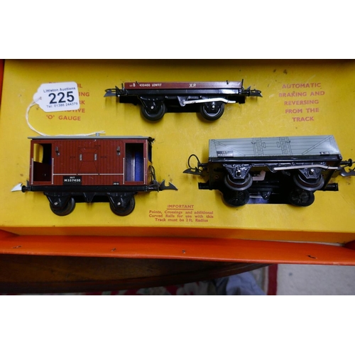 225 - Hornby O Gauge tinplate railway, complete & in original box