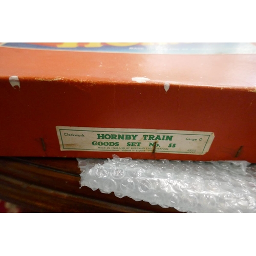 225 - Hornby O Gauge tinplate railway, complete & in original box