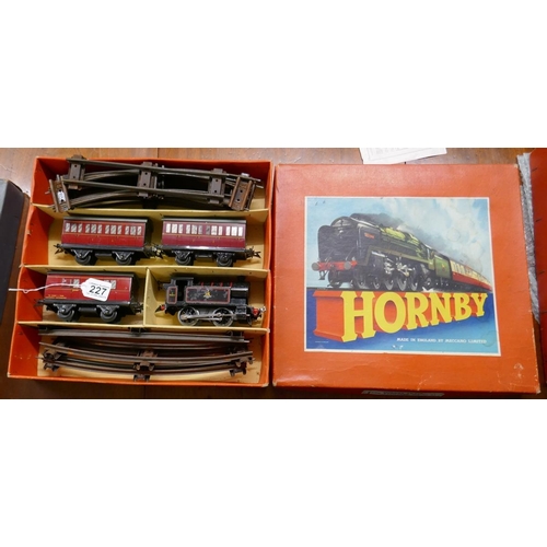 227 - Hornby O Gauge tinplate railway, complete & in original box