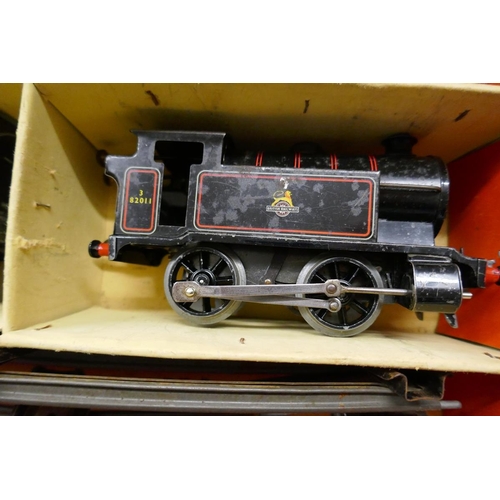 227 - Hornby O Gauge tinplate railway, complete & in original box