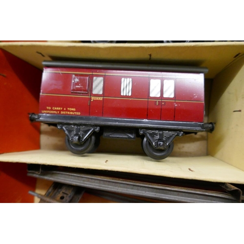 227 - Hornby O Gauge tinplate railway, complete & in original box