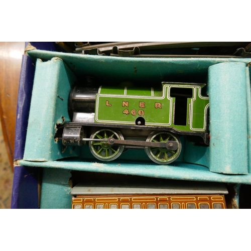 228 - Hornby O Gauge tinplate railway, complete & in original box