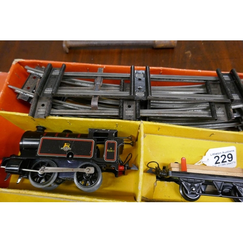 229 - Hornby O Gauge tinplate railway, complete & in original box