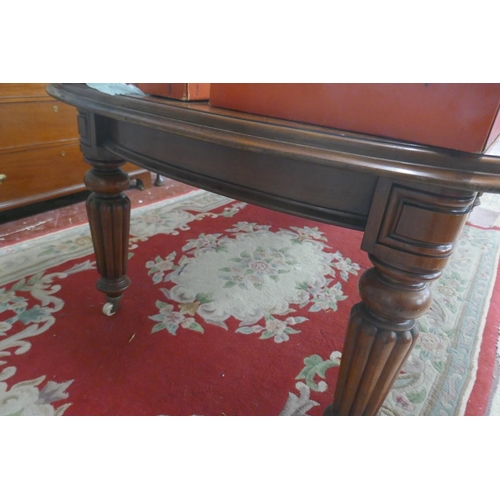 230 - Victorian mahogany wind out dining table - Approx. L: 234cm W: 118cm H:71cm