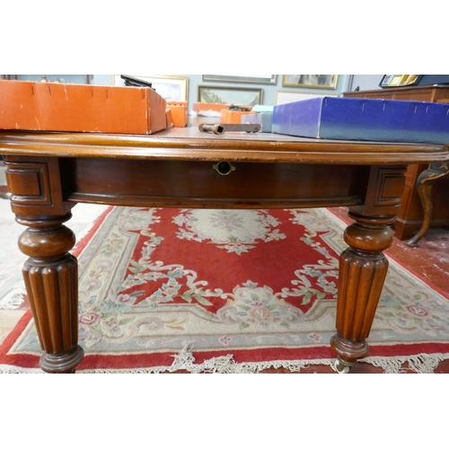 230 - Victorian mahogany wind out dining table - Approx. L: 234cm W: 118cm H:71cm