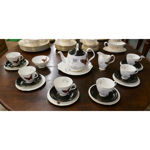 251 - Royal Albert tea service - Mandalay pattern