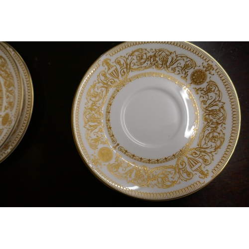 252 - Royal Worcester diner service - Hyde Park Pattern