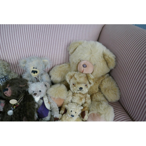 276 - Large collection of fine quality teddy bears