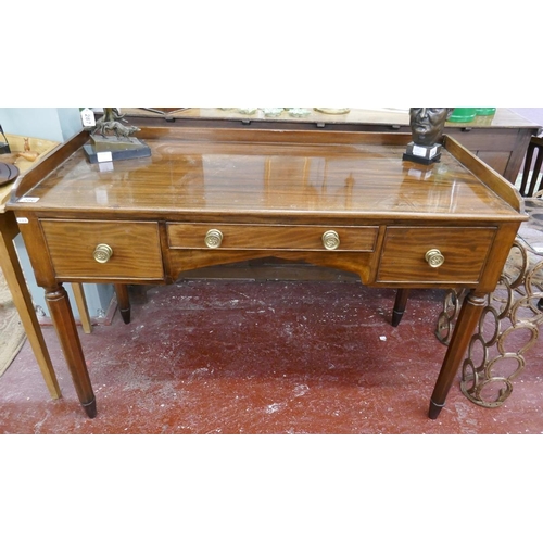 286 - Victorian mahogany writing desk - Approx. W: 124cm D: 58cm H: 83cm