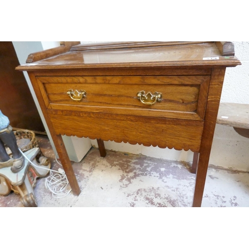 314 - Small oak dresser - Approx. W: 76cm D: 43cm H: 148cm