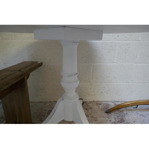 316 - Shabby chic pedestal table