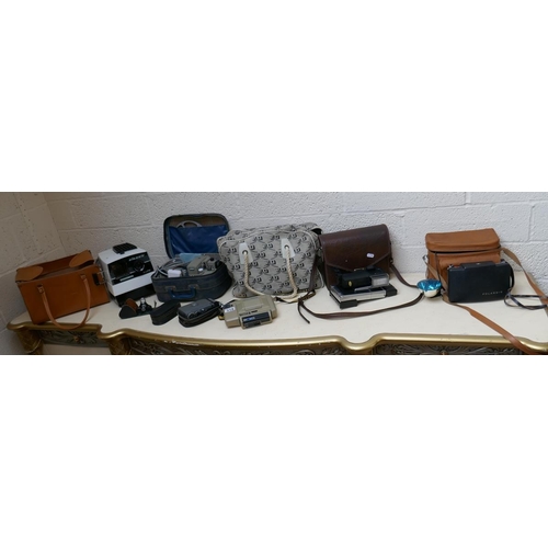 318 - Collection of vintage cameras, projectors etc