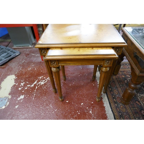 330 - Nest of 2 burr walnut tables