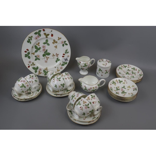 96 - Wedgwood - Wild Strawberry pattern tea set