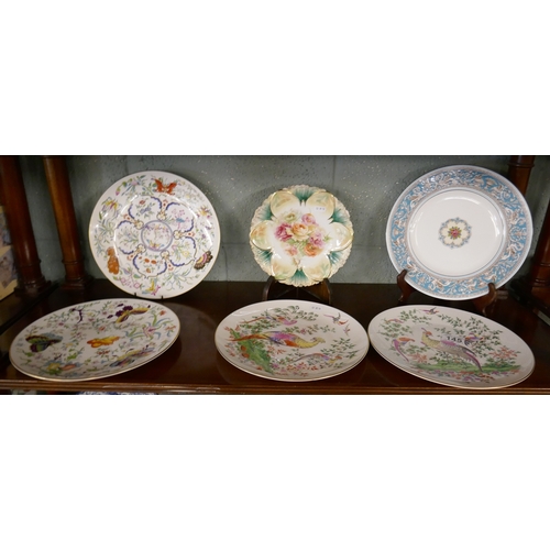 145 - Collection of plates to include Wedgwood Florentine & Royal Worcester