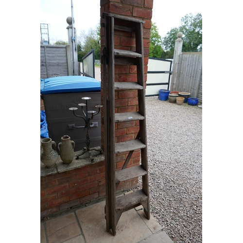 521 - Vintage wooden step ladder