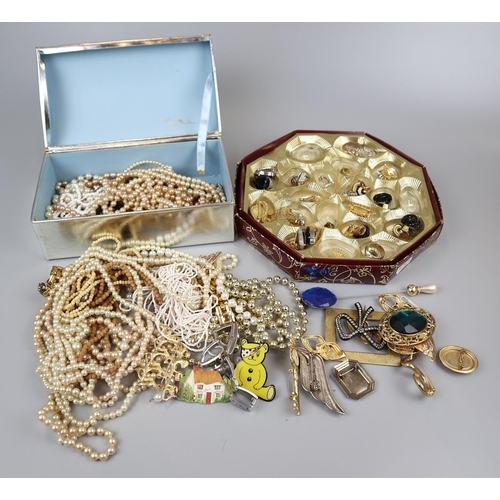 66 - Collection of costume jewellery