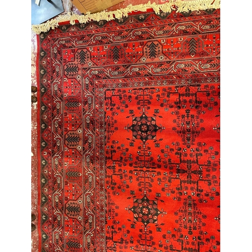 516 - Very large fine quality red patterned rug - Approx 410cm x 300cm