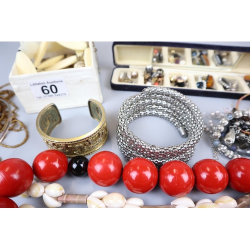 60 - Collection of costume jewellery