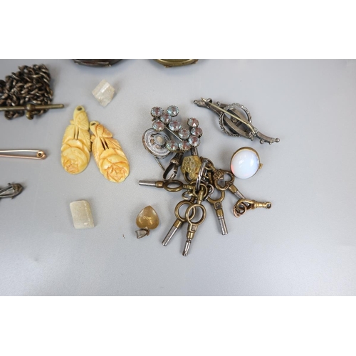 72 - Collectables to include gold brooch & pocket watches