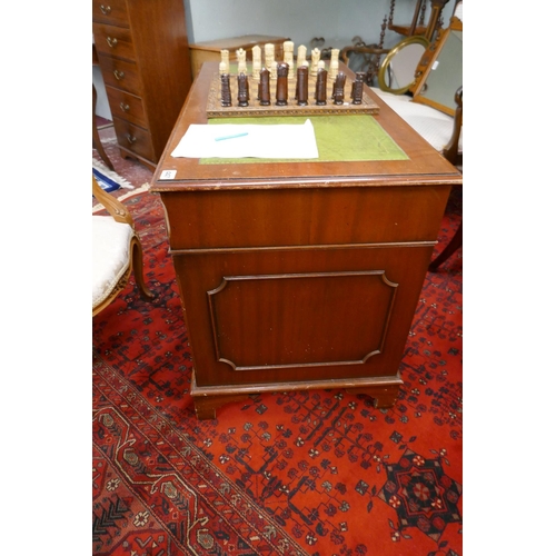 314 - Yew wood leather top pedestal desk - Approx size: W: 121cm D: 60cm H: 76cm