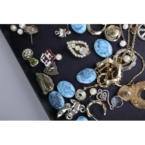 21 - Collection of costume jewellery