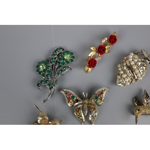 23 - Collection of brooches