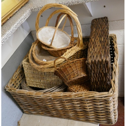 250 - Collection of wicker baskets