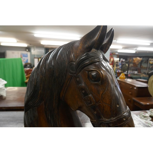 295 - Fine carved horse bust - Approx. H:45cm